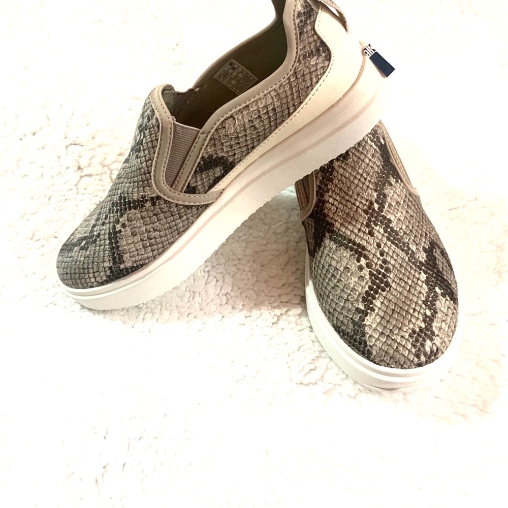 ROCKET DOG PLUSH FOAM WOMEN SHOES SIZE 6